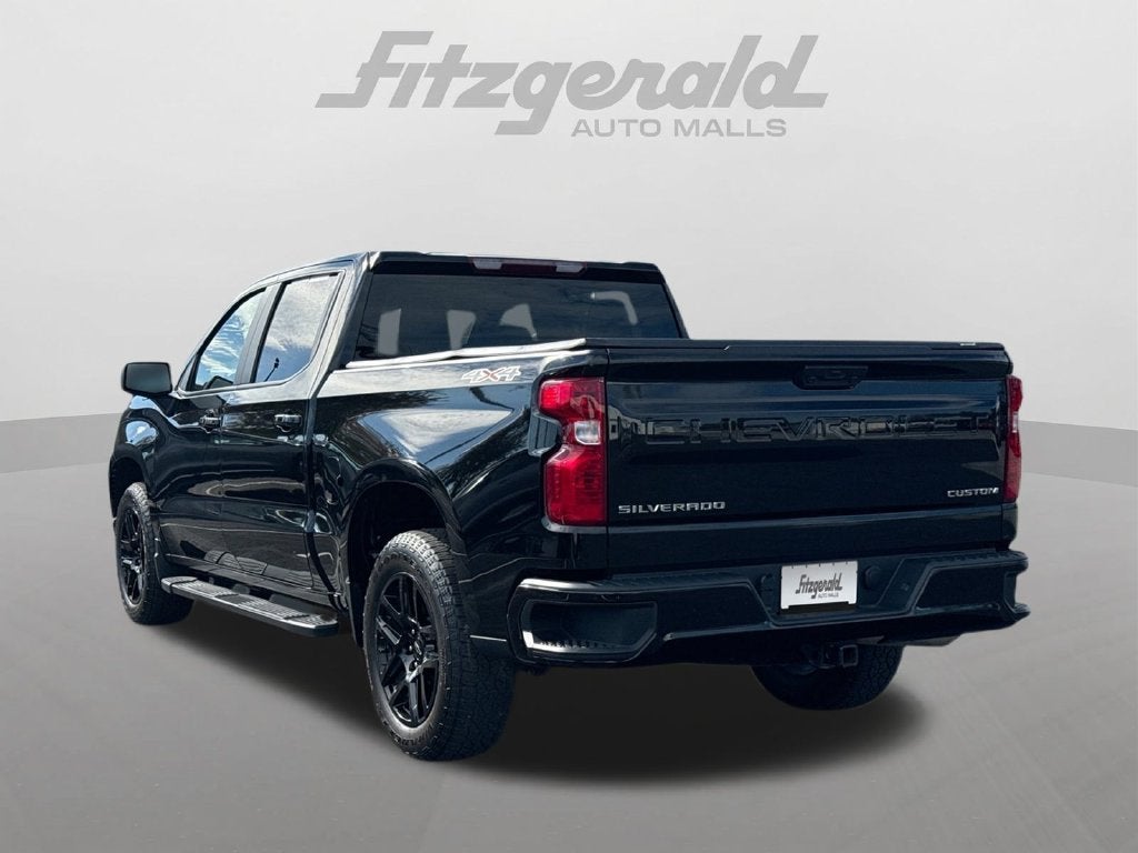 2023 Chevrolet Silverado 1500 4WD Crew Cab Short Bed Custom