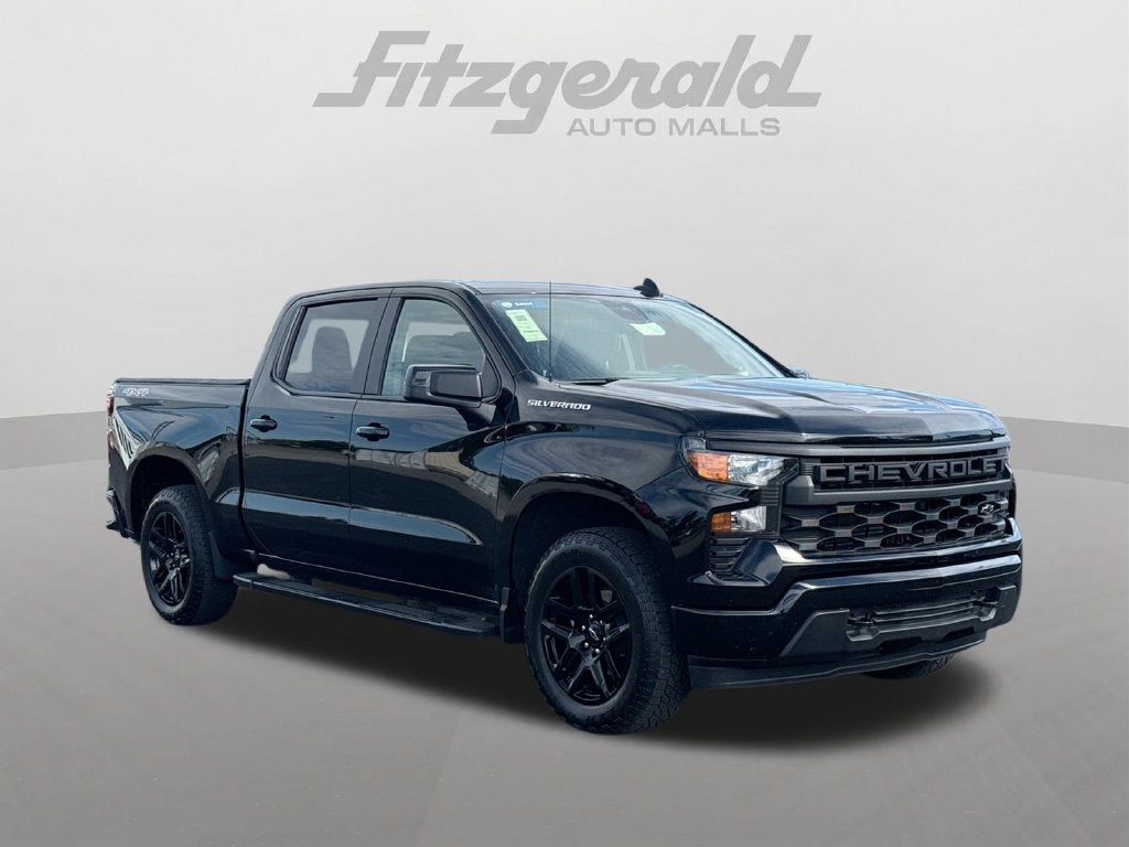 2023 Chevrolet Silverado 1500 4WD Crew Cab Short Bed Custom