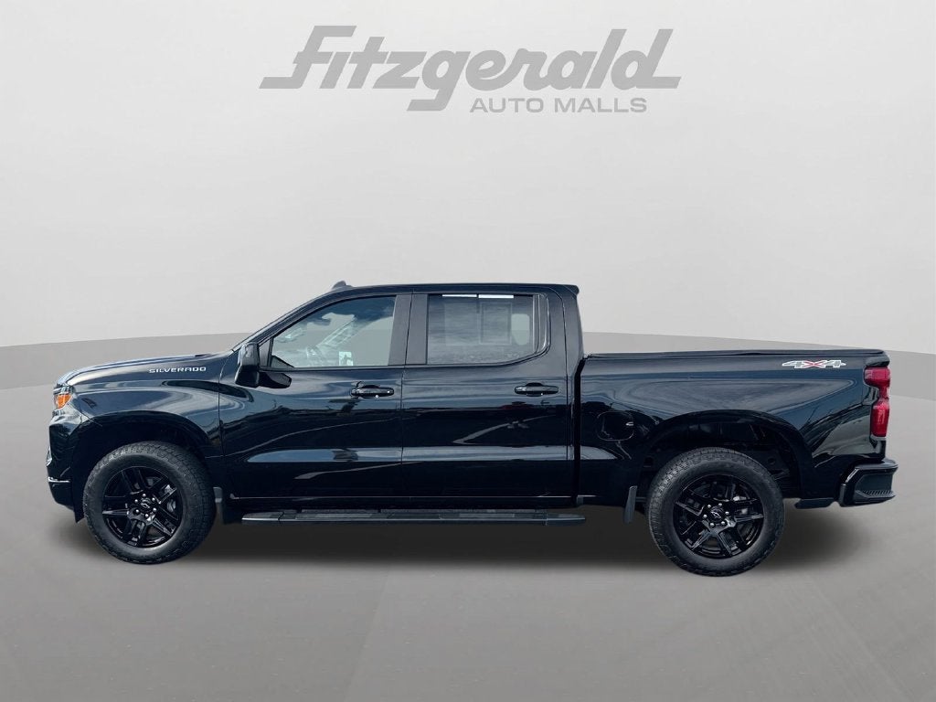 2023 Chevrolet Silverado 1500 4WD Crew Cab Short Bed Custom