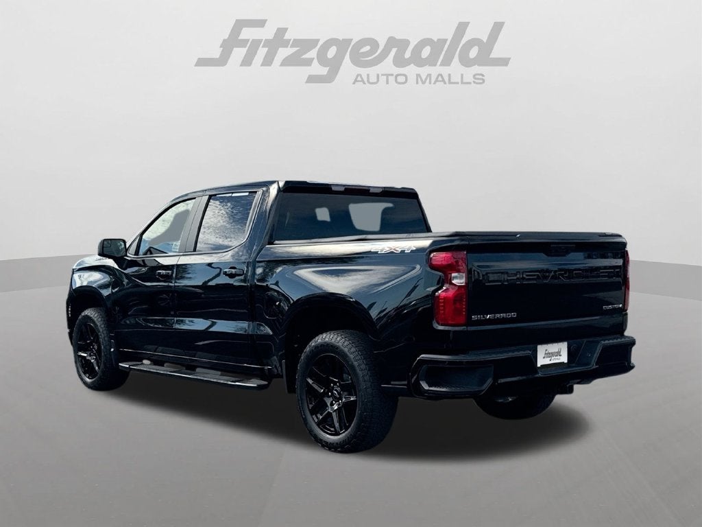 2023 Chevrolet Silverado 1500 4WD Crew Cab Short Bed Custom