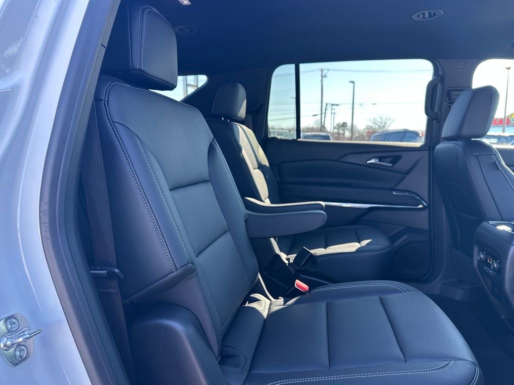 2025 Chevrolet Traverse AWD LT