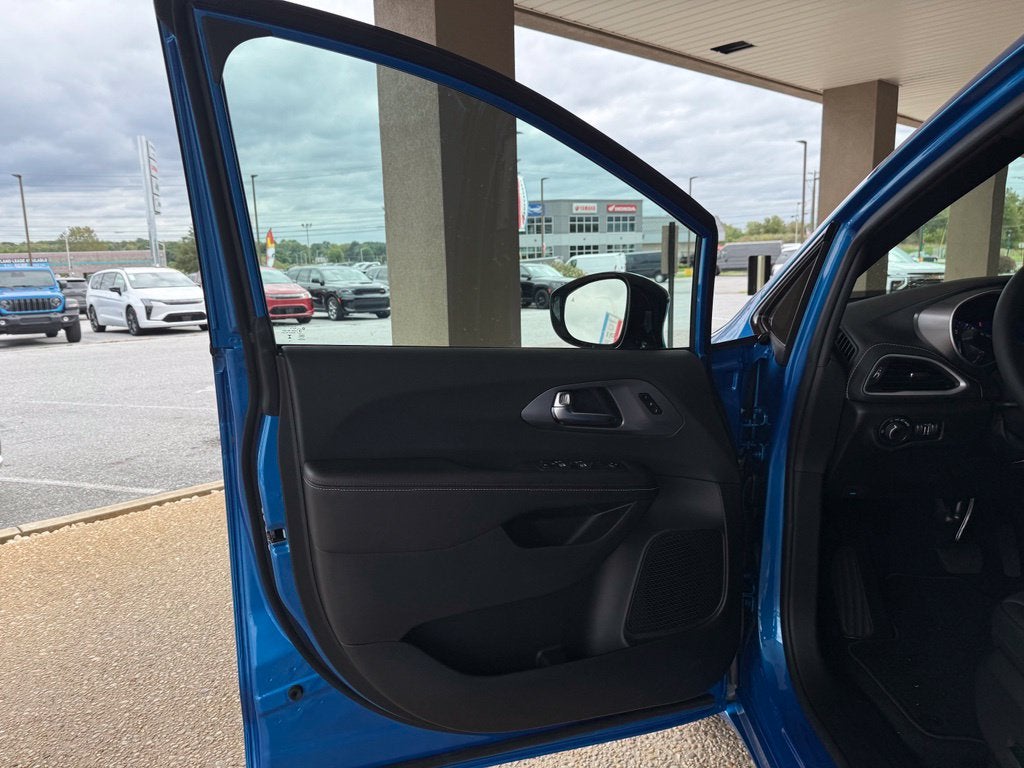 2027 Chrysler Pacifica PACIFICA SELECT