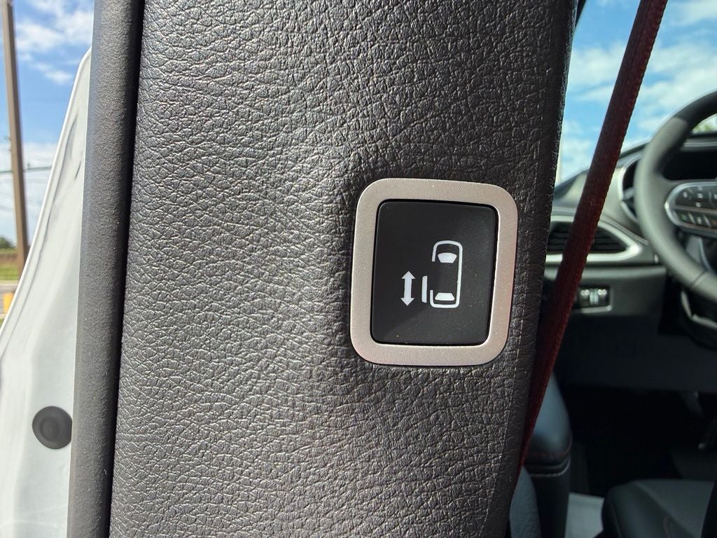 2027 Chrysler Pacifica PACIFICA SELECT