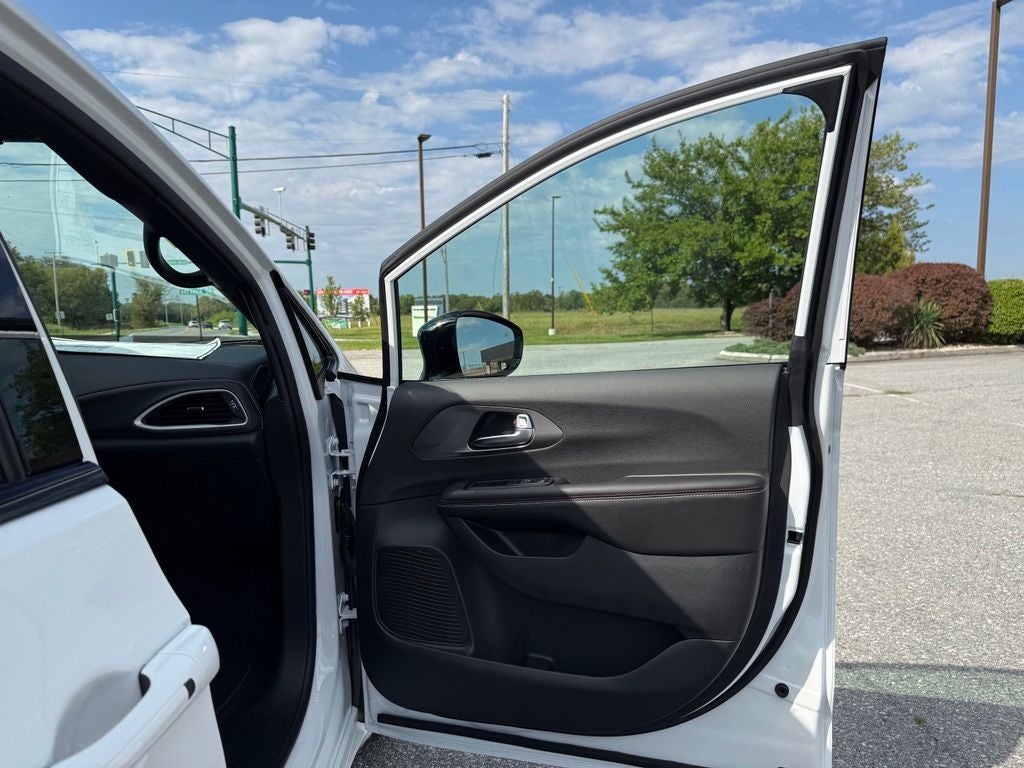 2027 Chrysler Pacifica PACIFICA SELECT