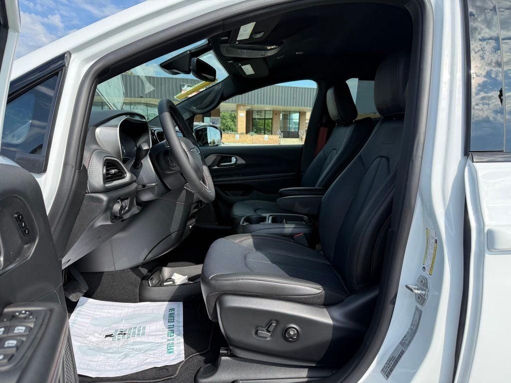 2027 Chrysler Pacifica PACIFICA SELECT