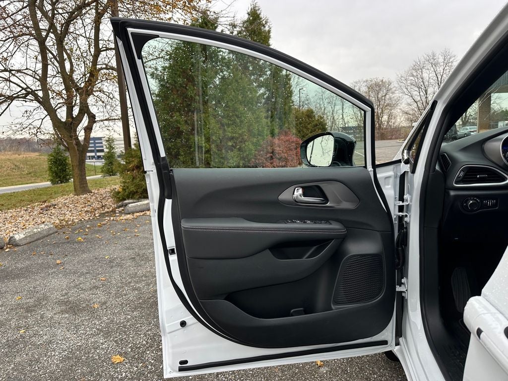 2026 Chrysler Voyager VOYAGER LX