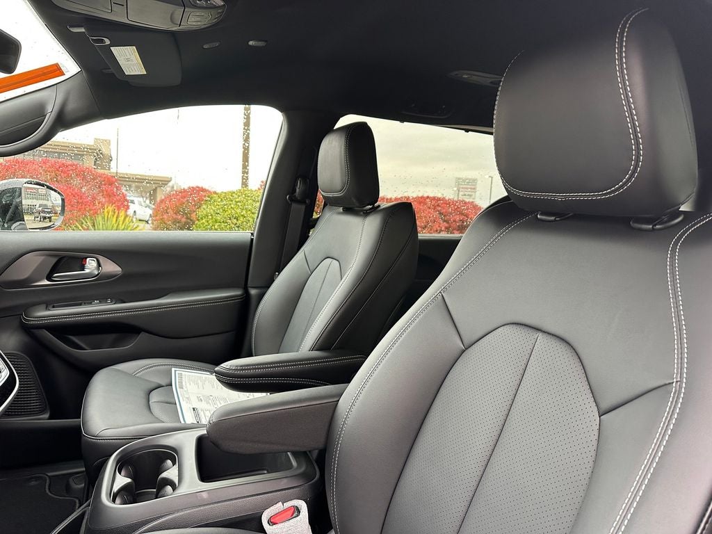 2026 Chrysler Voyager VOYAGER LX