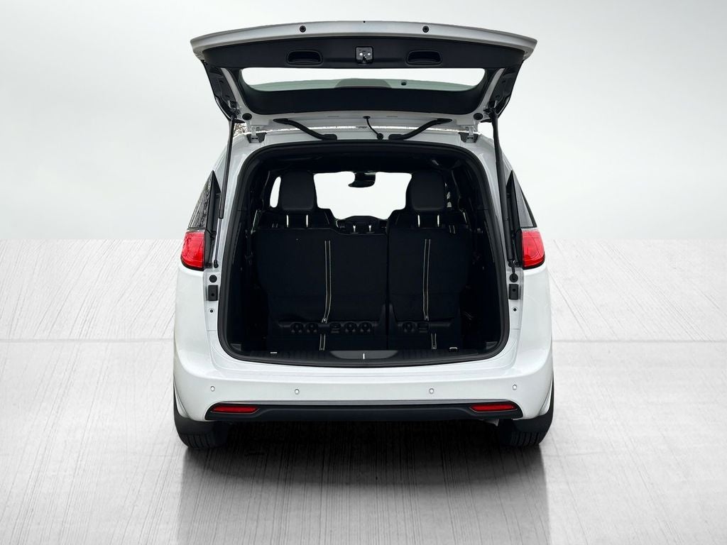 2026 Chrysler Voyager VOYAGER LX