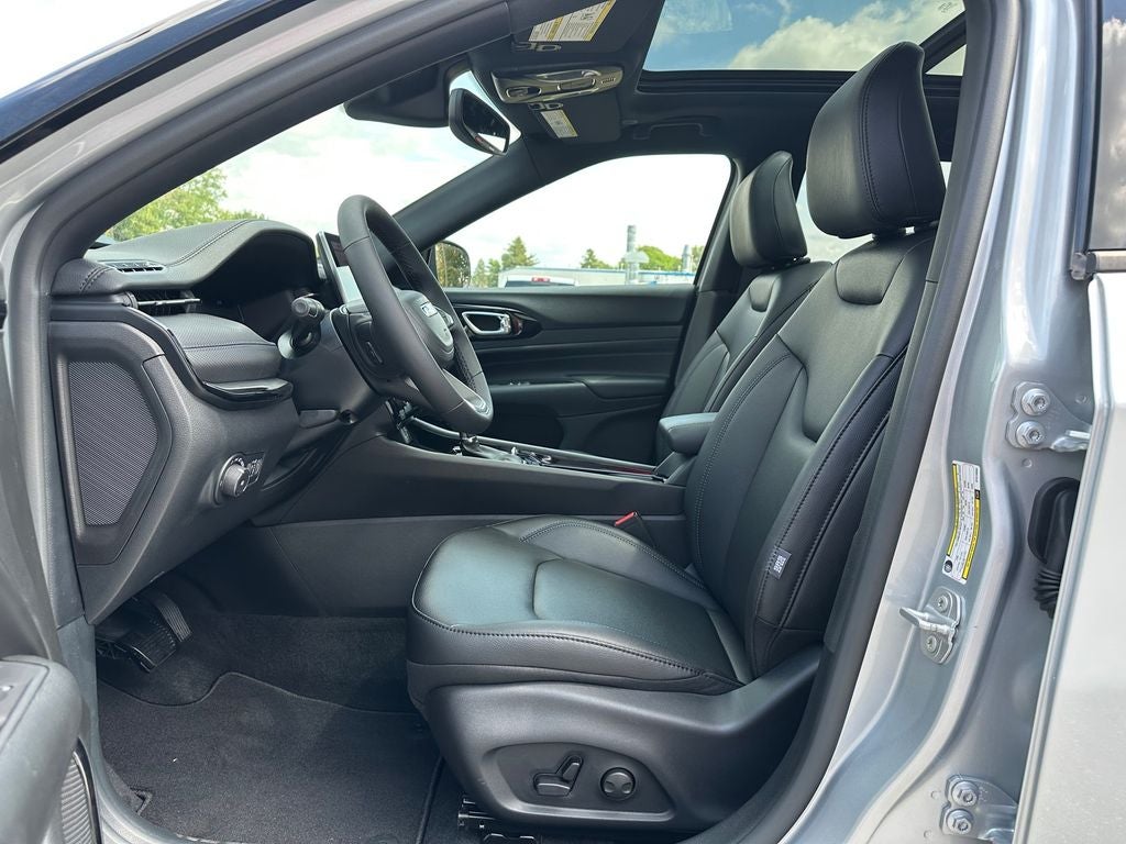 2025 Jeep Compass COMPASS LIMITED 4X4