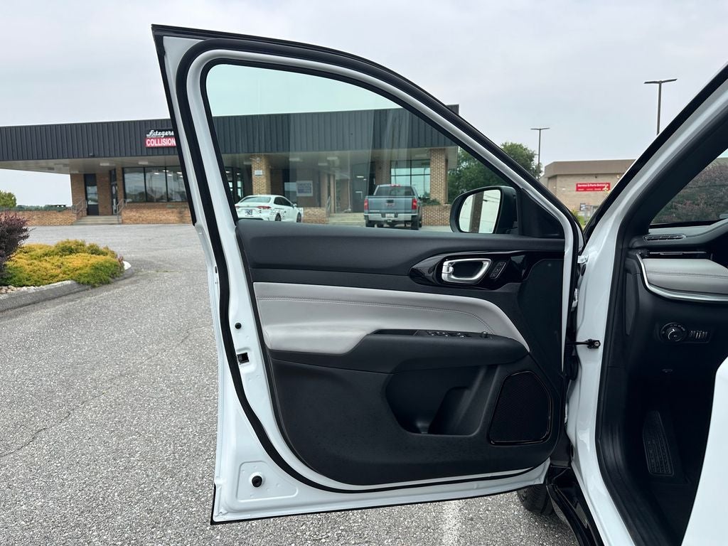 2025 Jeep Compass COMPASS LIMITED 4X4