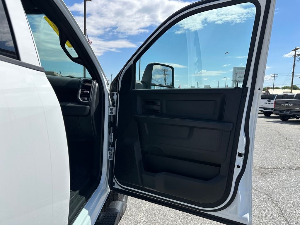 2026 RAM Ram 3500 RAM 3500 TRADESMAN CREW CAB 4X4 6'4' BOX