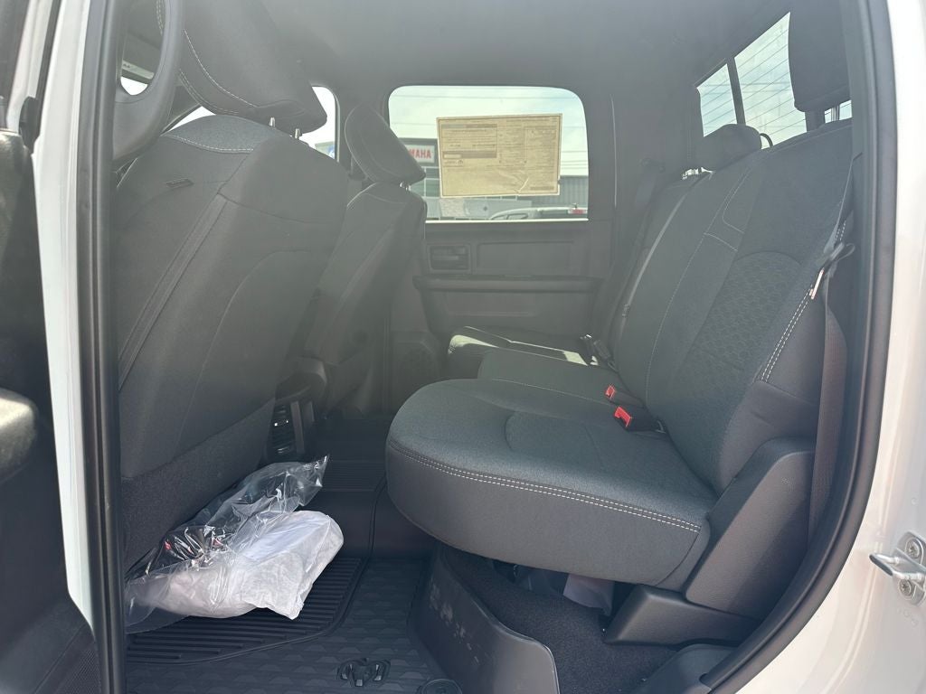 2026 RAM Ram 2500 RAM 2500 BLACK EXPRESS CREW CAB 4X4 6'4' BOX