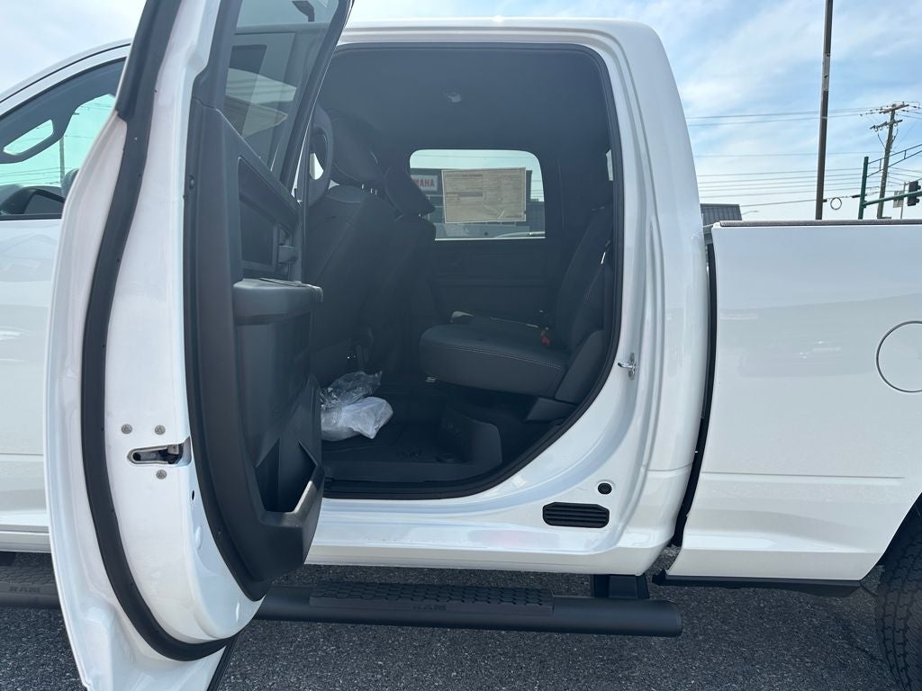 2026 RAM Ram 2500 RAM 2500 BLACK EXPRESS CREW CAB 4X4 6'4' BOX