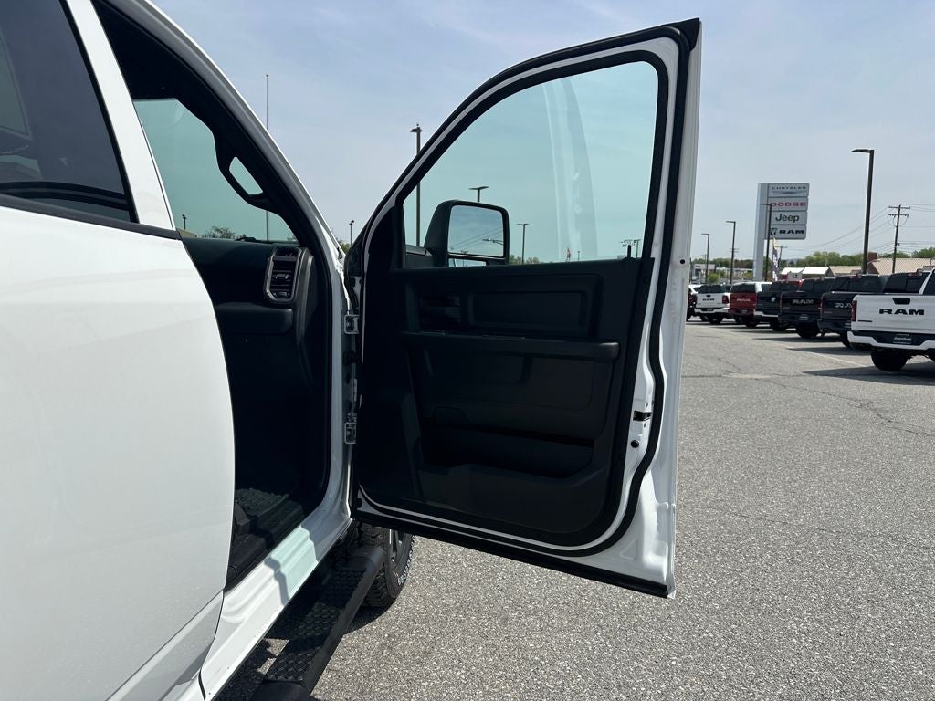 2026 RAM Ram 2500 RAM 2500 BLACK EXPRESS CREW CAB 4X4 6'4' BOX