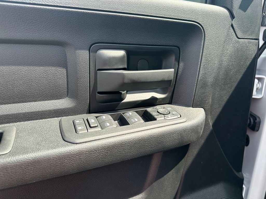 2026 RAM Ram 2500 RAM 2500 BLACK EXPRESS CREW CAB 4X4 6'4' BOX