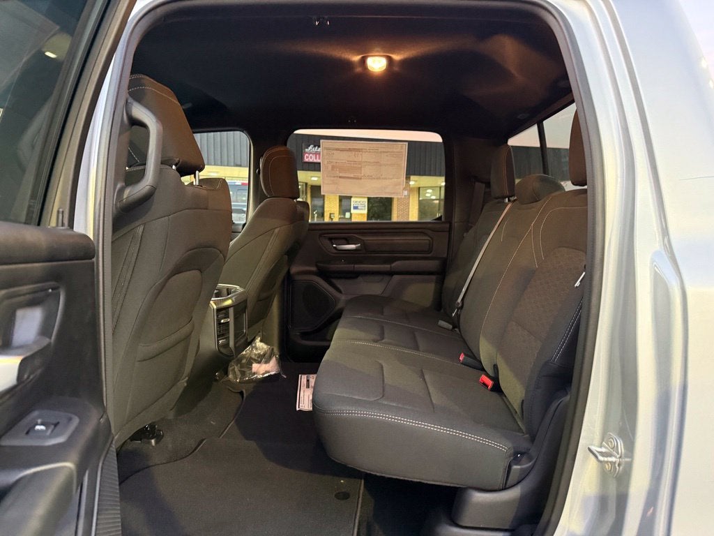 2027 RAM Ram 1500 RAM 1500 EXPRESS CREW CAB 4X4 5'7' BOX