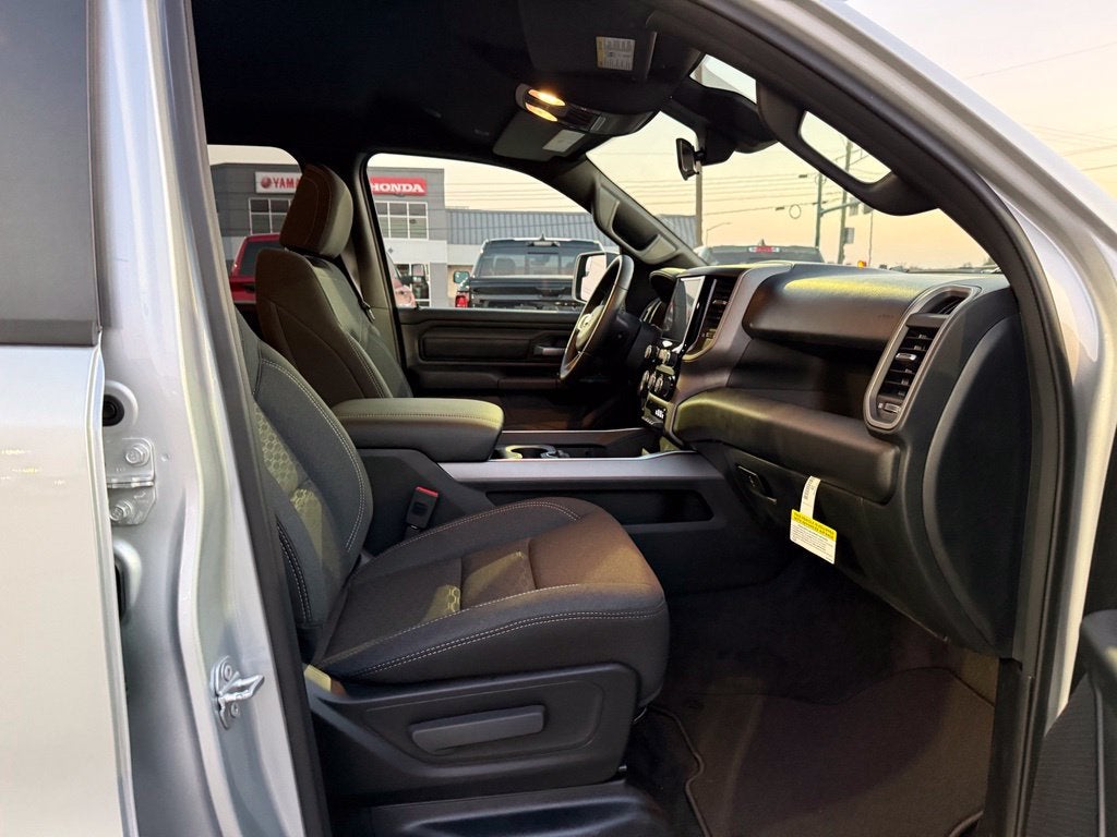 2027 RAM Ram 1500 RAM 1500 EXPRESS CREW CAB 4X4 5'7' BOX