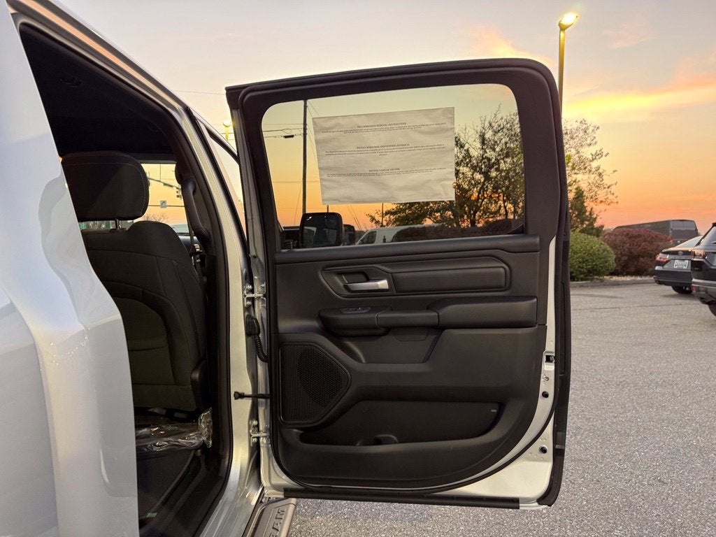 2027 RAM Ram 1500 RAM 1500 EXPRESS CREW CAB 4X4 5'7' BOX