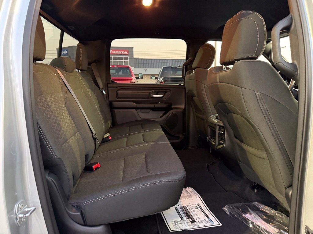 2027 RAM Ram 1500 RAM 1500 EXPRESS CREW CAB 4X4 5'7' BOX
