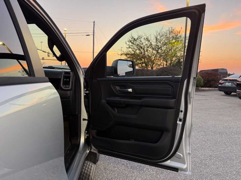 2027 RAM Ram 1500 RAM 1500 EXPRESS CREW CAB 4X4 5'7' BOX