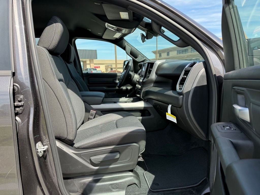2026 RAM 1500 Express Crew Cab 4x4 5'7' Box