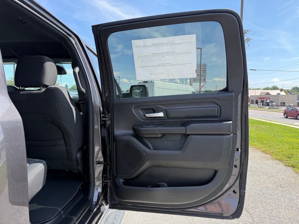 2026 RAM 1500 Express Crew Cab 4x4 5'7' Box