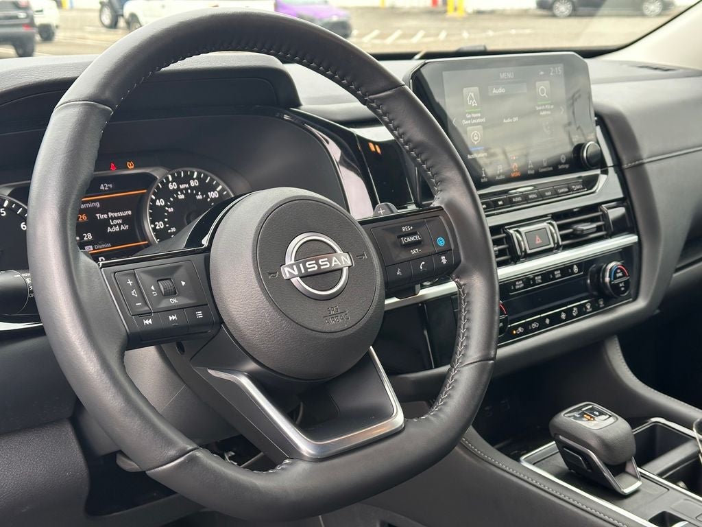 2025 Nissan Pathfinder SL
