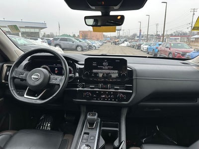 2023 Nissan Pathfinder Platinum