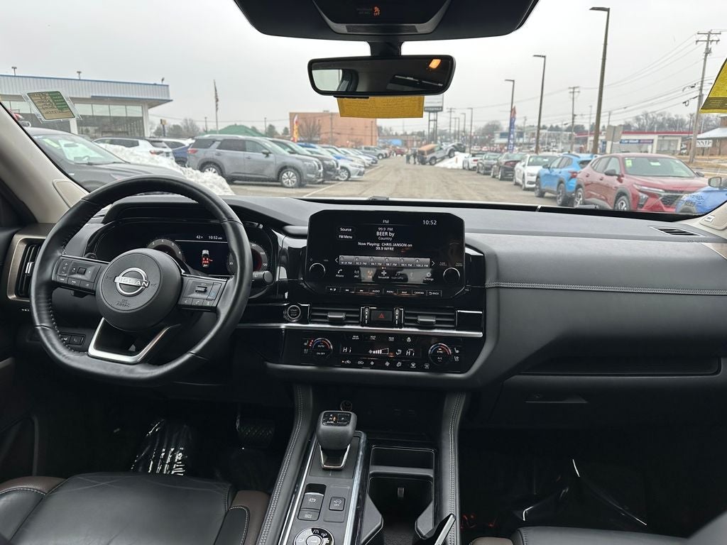 2023 Nissan Pathfinder Platinum