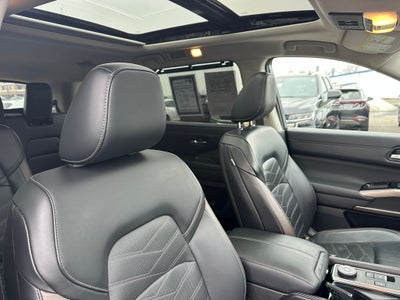 2023 Nissan Pathfinder Platinum