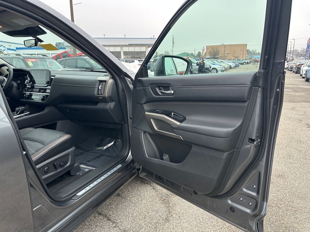 2023 Nissan Pathfinder Platinum