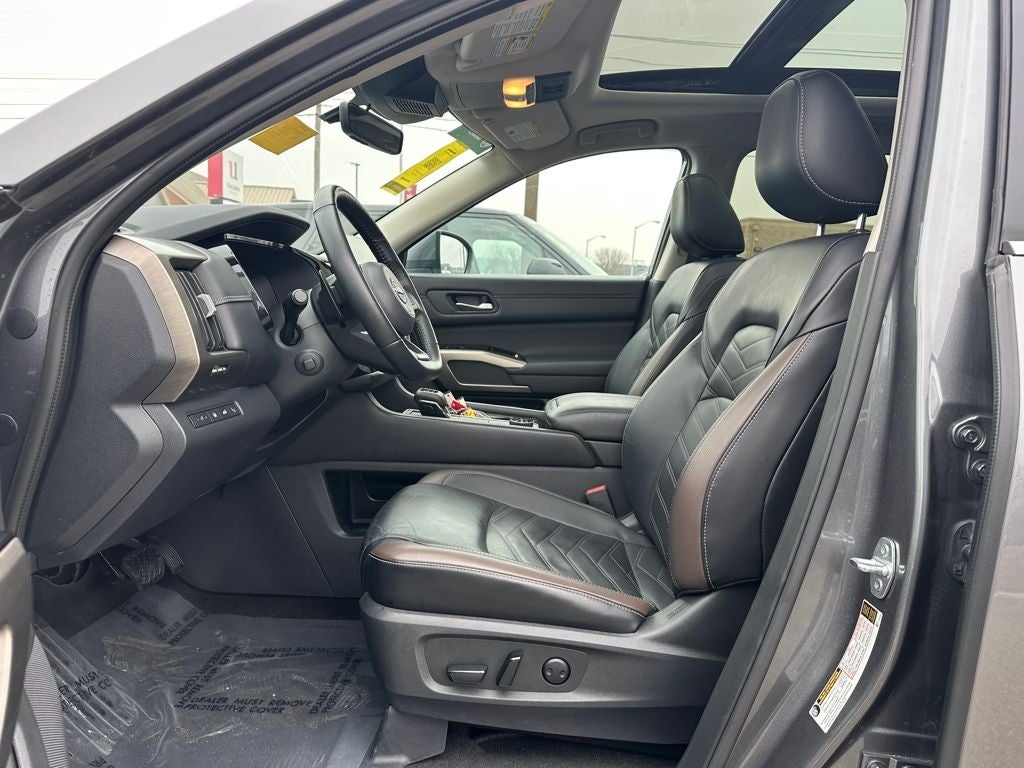 2023 Nissan Pathfinder Platinum