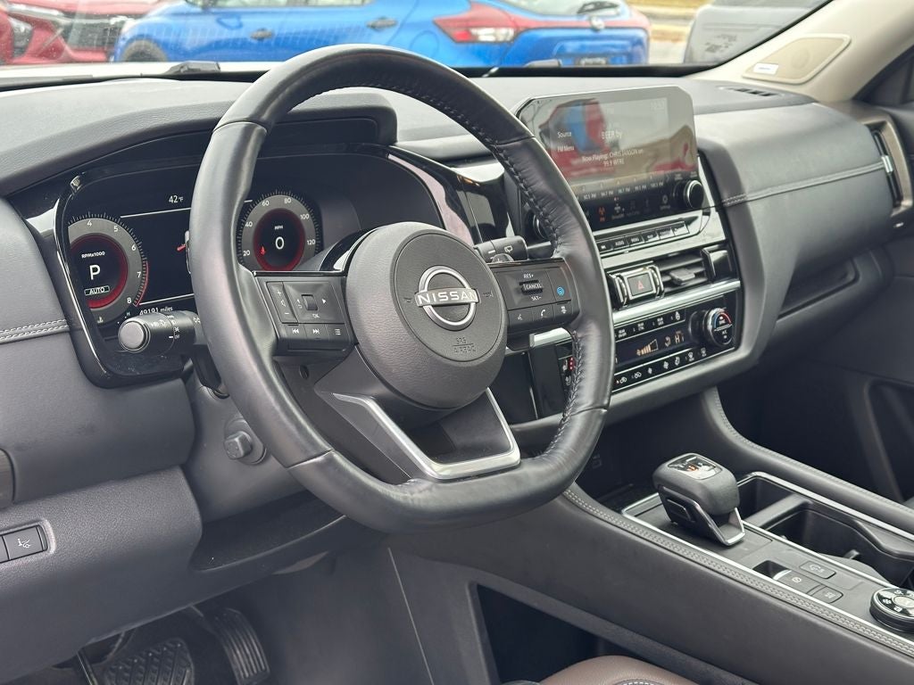 2023 Nissan Pathfinder Platinum