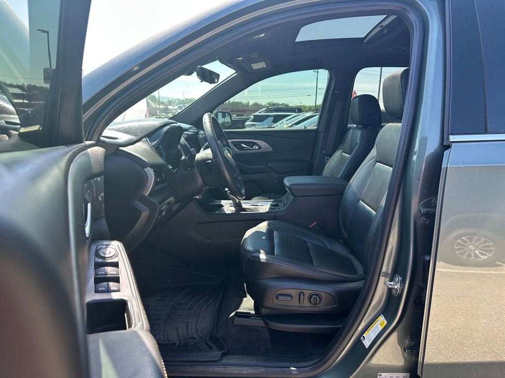 2022 Chevrolet Traverse LT Leather