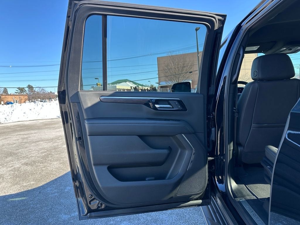 2025 Chevrolet Suburban LT