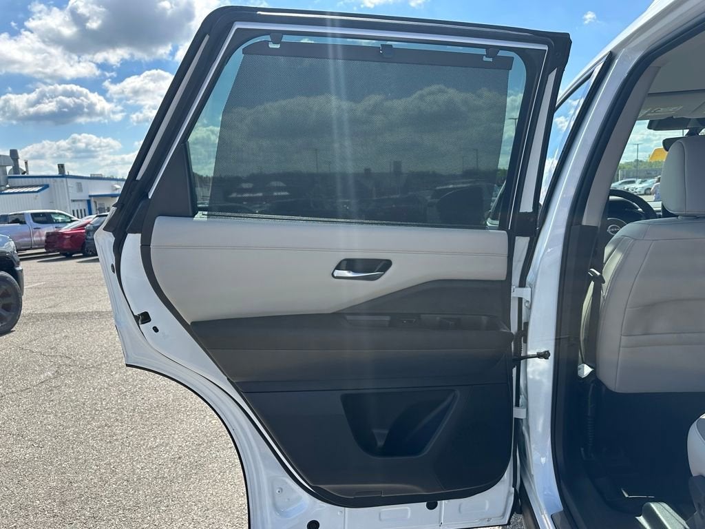 2025 Nissan Pathfinder SL 4WD
