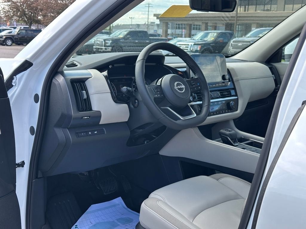 2025 Nissan Pathfinder SL 4WD