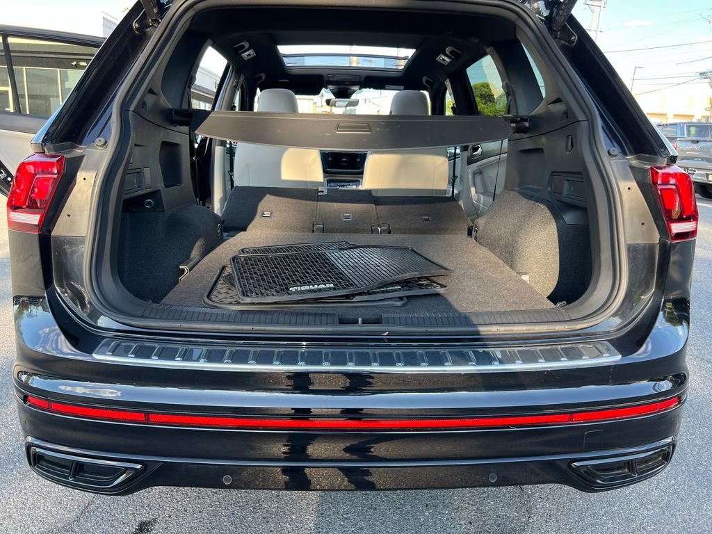 2024 Volkswagen Tiguan SE R-Line Black