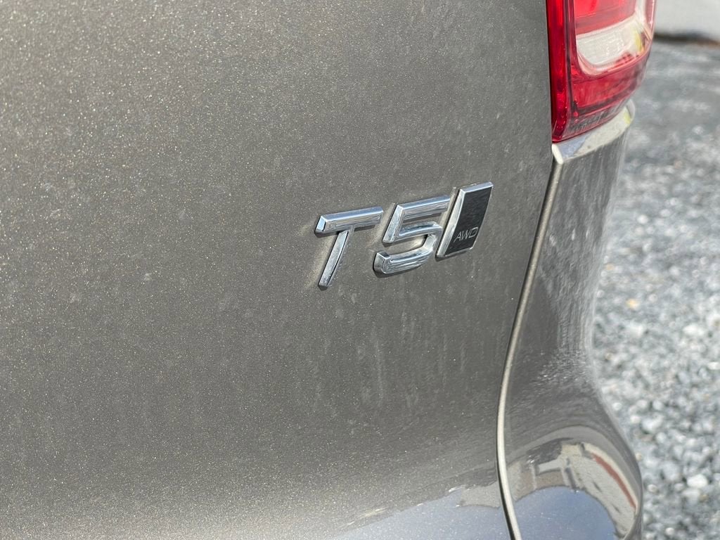 2022 Volvo XC40 R-Design