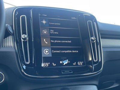 2022 Volvo XC40 R-Design