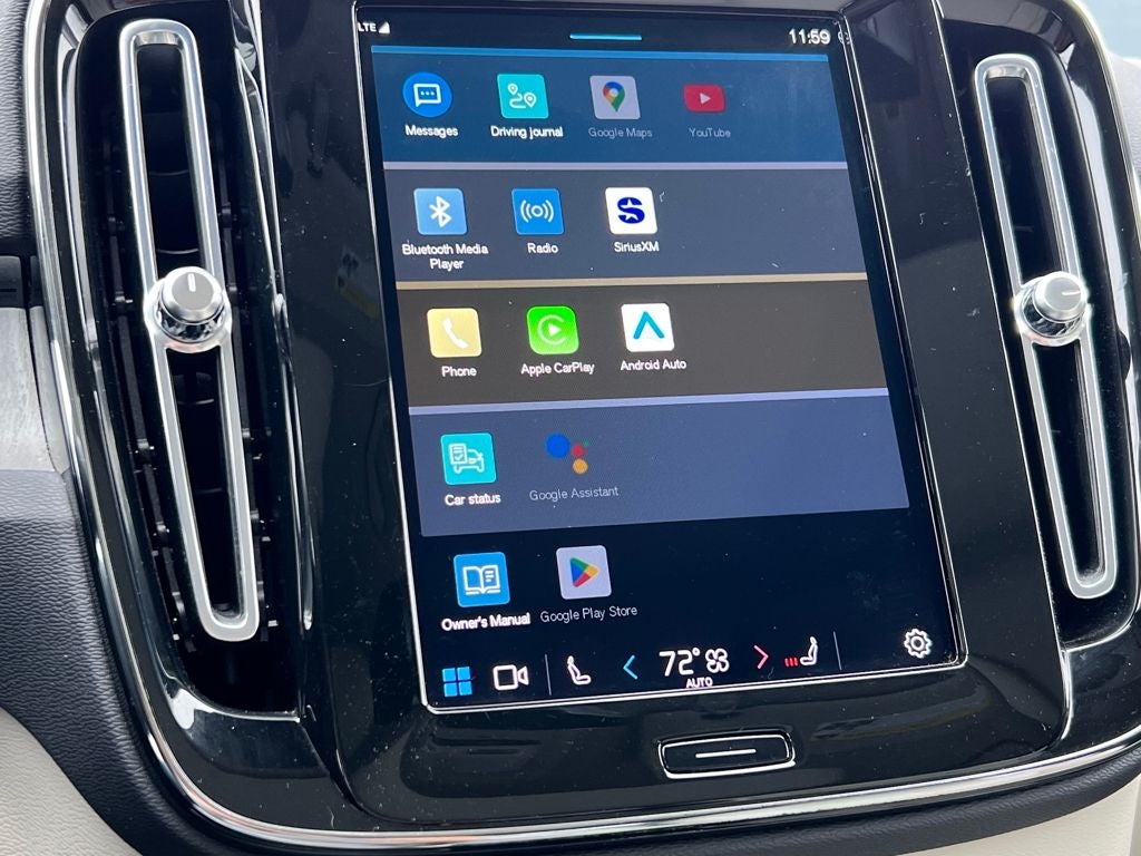 2023 Volvo XC40 Plus Bright Theme