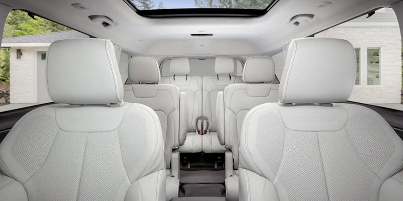 Jeep Grand Cherokee 4xe Spacious white leather interior with third-row seating